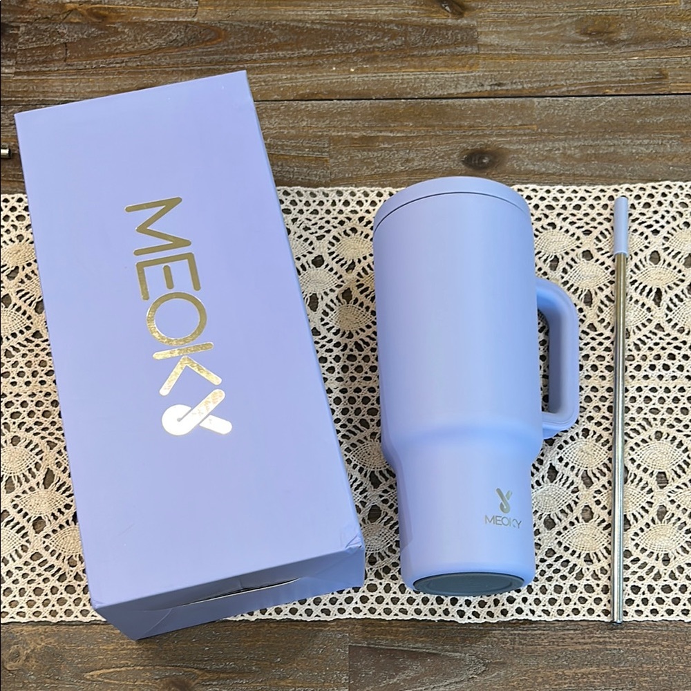 MEOKY Light Blue Tumbler with Straw